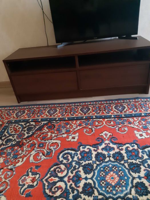 Оригинальная полка Ikea для телевизора