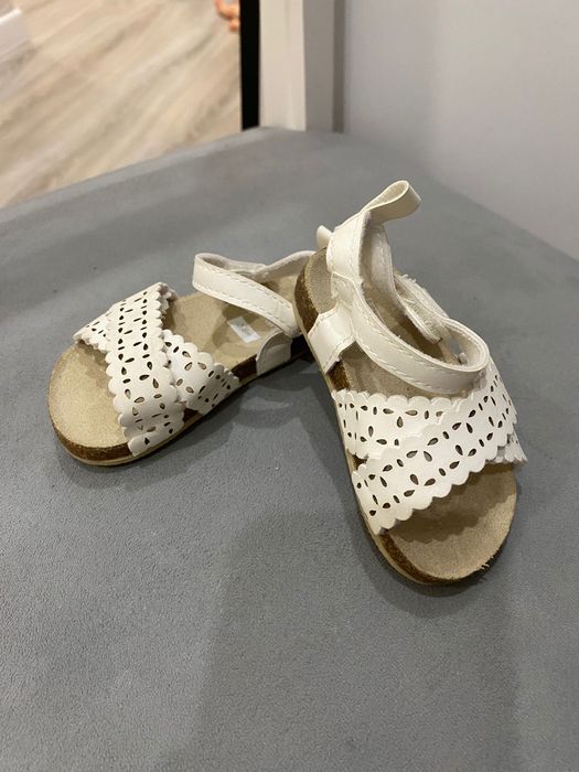 Продам детскую обувь