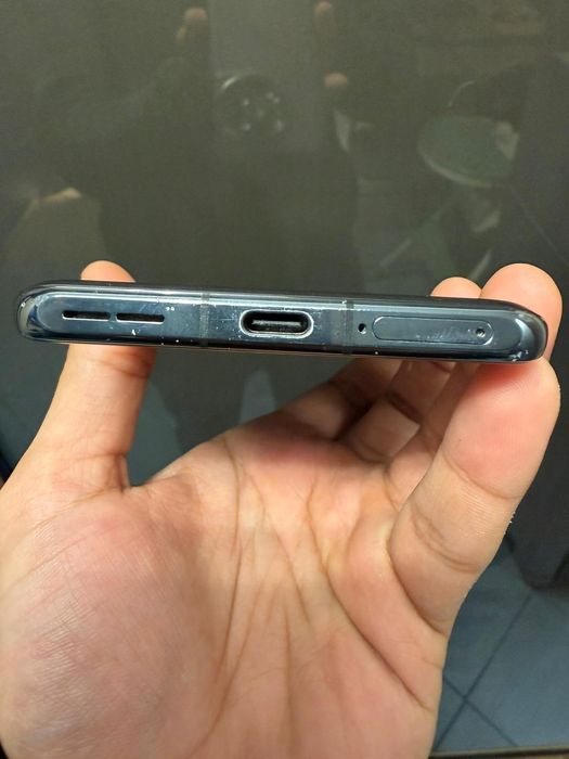 Vând sau schimb oneplus 11