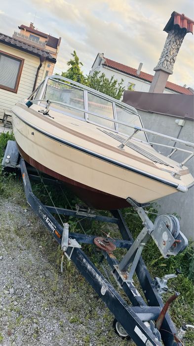 Моторна лодка Glastron