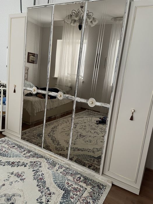 Продаю спальный гарнитур