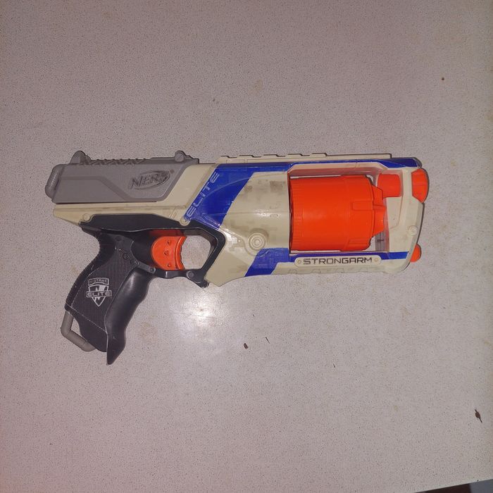 Nerf blasterlar rampage va strong arm