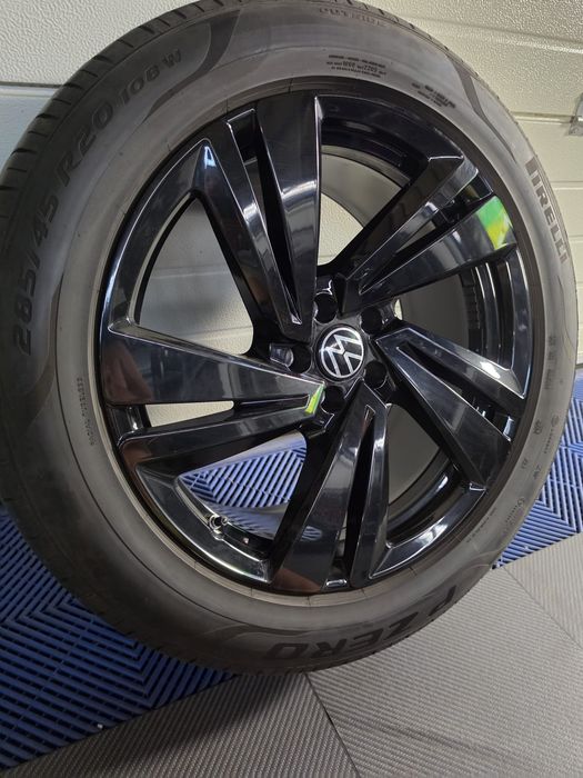Оригинални джанти VW Touareg 20" 5x112 + Гуми Pirelli 285/45/20 Черен Гланц