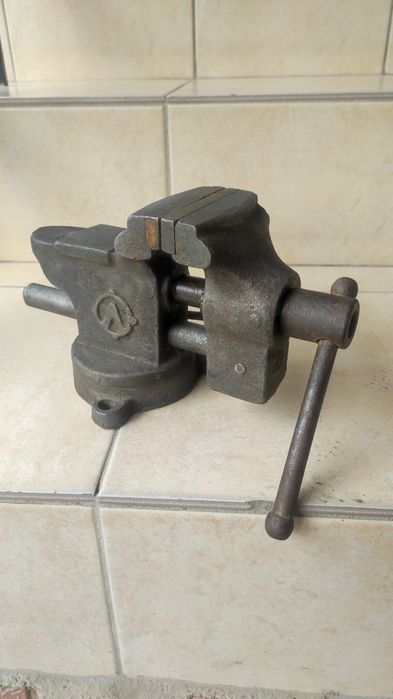 Тиски  слесарные