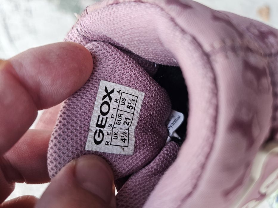 Продавам детски боти GEOX!!