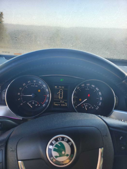 Skoda Superb 2 L&K   Mașina este 4x4