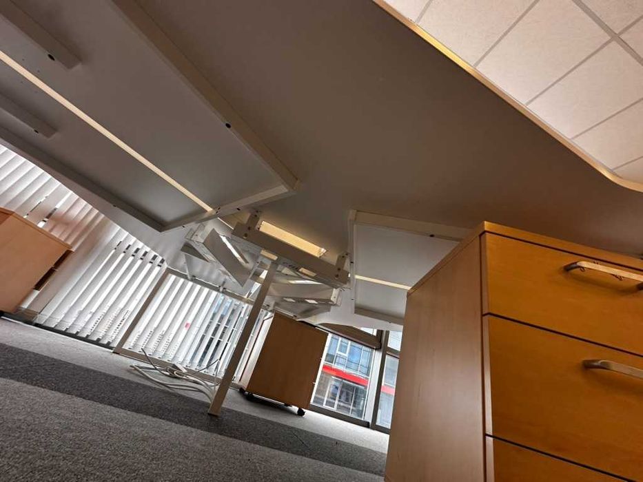 Дизайнерски офис бенч за 3 работни места – бял, 160×160см