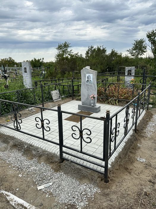Памятники,благоустройство мест захоронений