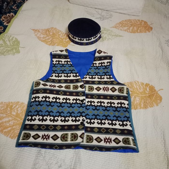 Продам жилетку мальчику