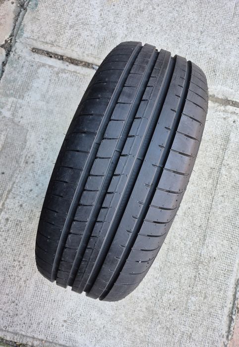 O bucată 225/45 R18 vară - una Goodyear Bridgestone