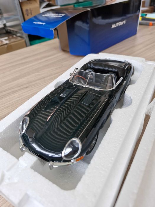 Autoart Jaguar E-Type Roadster Series I 3.8 British Racing Green 1/18