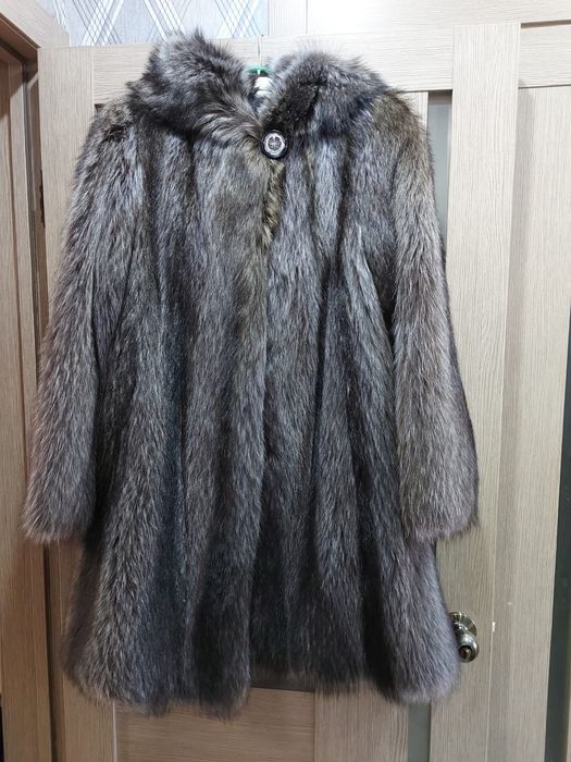 Продам шубу енотовую