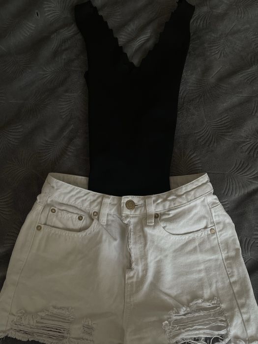 Дамски къси дънкови панталони на Zara и Stradivarius