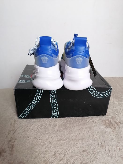 Versace chain reaction