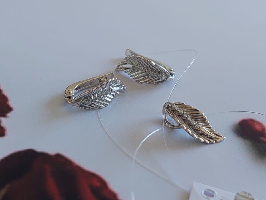 Золотой комплект,серьги с бриллиантами