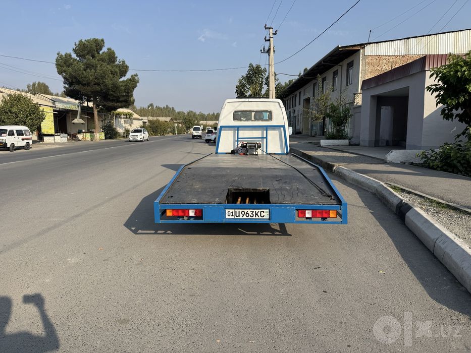 Эвакуатор сотилади, йили 2003 ,4 балон янги , матор соз холатда ,