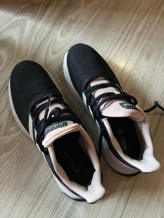 Два чифта маратонки