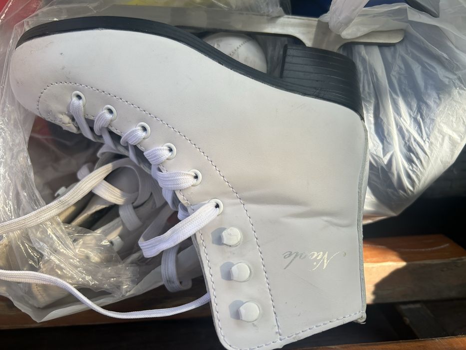 Коньки фигурные 33 рр