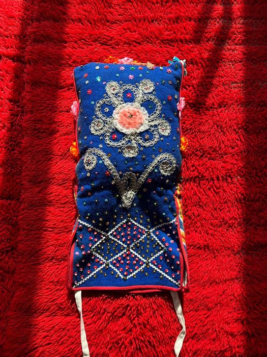 3 броя Кукерски маски Гугли.