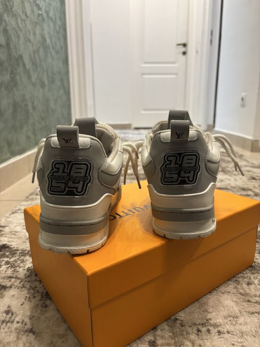 Lv skates grey&white