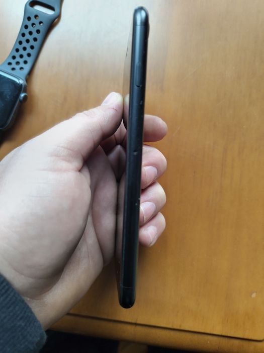 Iphone SE 2020 година