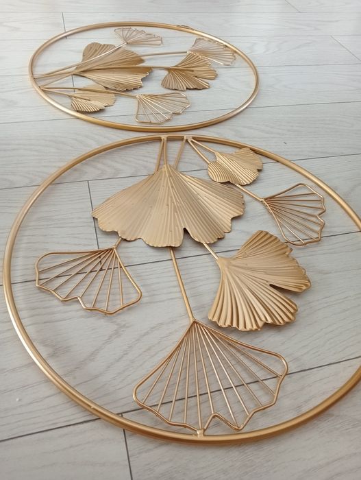 FloralGolden  pe perete.