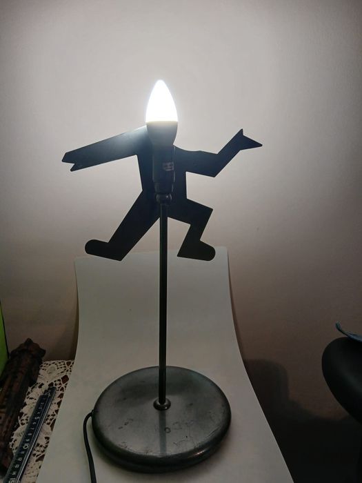 Veioza cu un design deosebit.