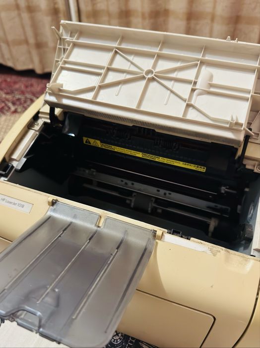 Принтер HP LaserJet 1018 2 картриджа