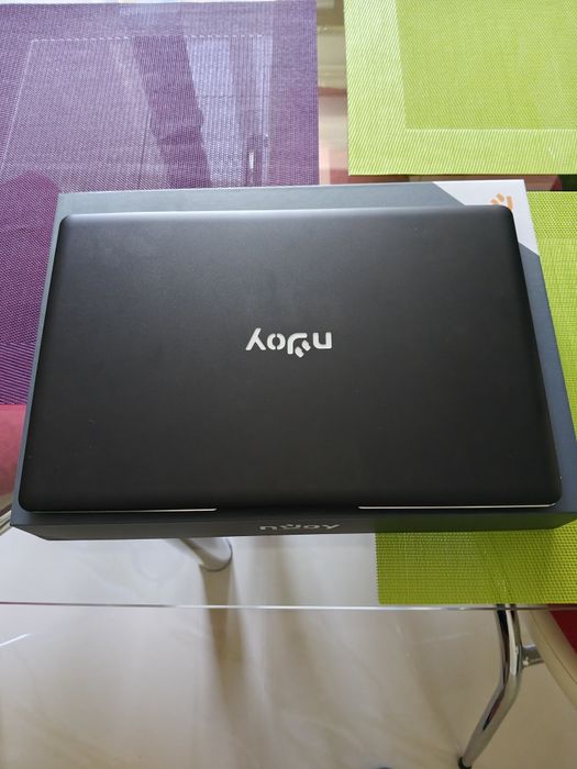 De vânzare laptop foarte puțin folosit