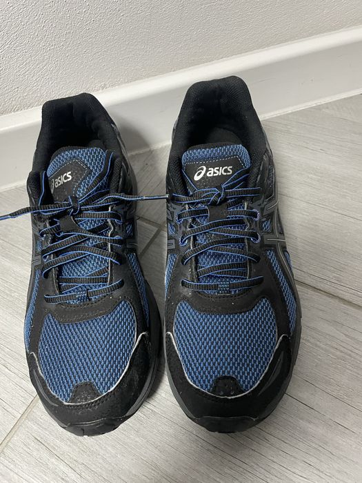 Asics pantofi sport. 43,5