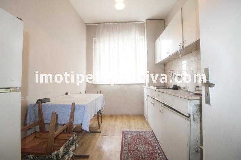 Продава се Тристаен апартамент в Пловдив, Каменица 2 - 68 кв.м за 1736 €/кв.м - Снимка #3