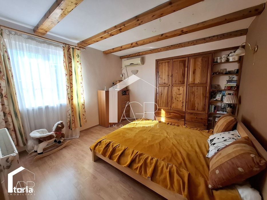 Casa tip duplex cu 6 camere, zona Republicii