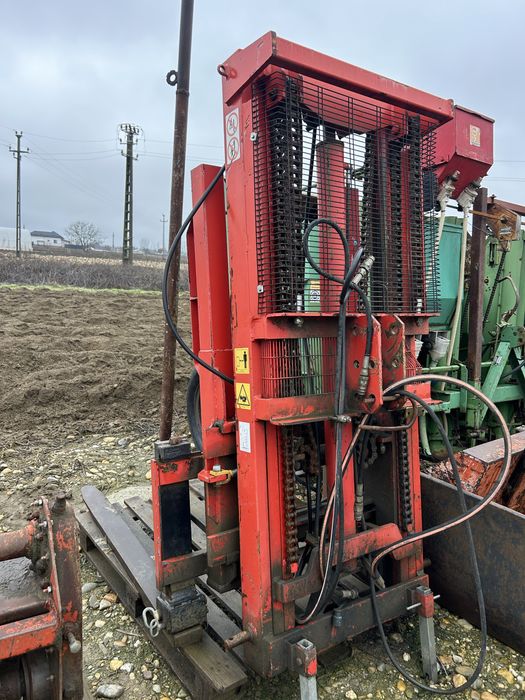 Lift hidraulic pentru tractor