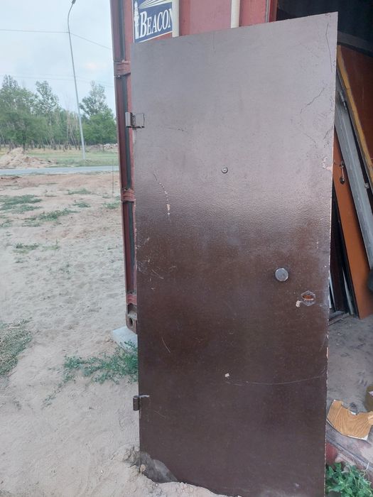 Продам железную дверь