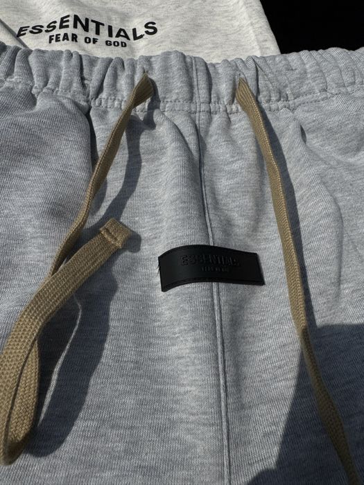 Pantaloni scurti ESSENTIALS  / Colectie 2026