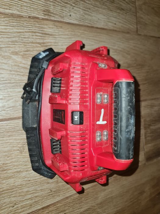 Statie incarcare Milwaukee,  6 acumulatori