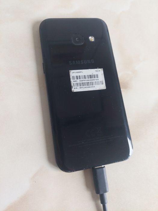 Vând Samsung Galaxy A3 2017 [NEspart] [bateria a cedat] //poze reale