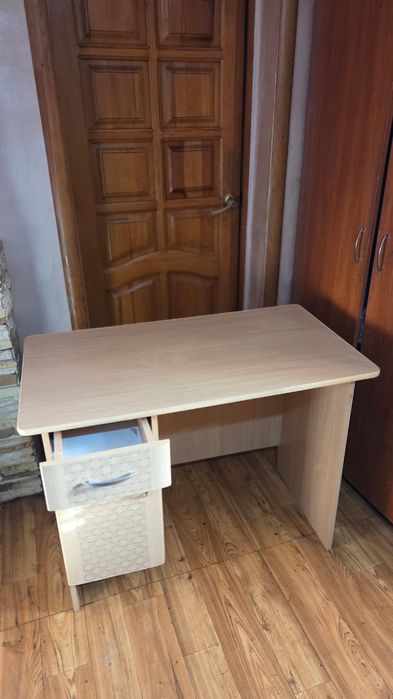 Продам стол ученический