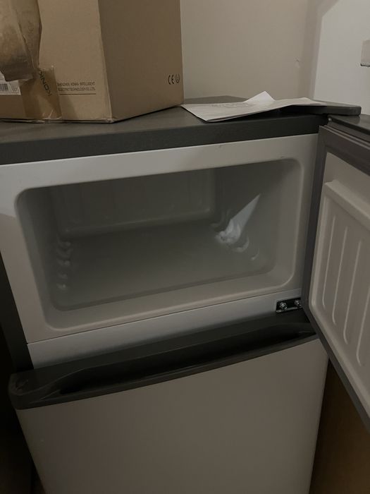 компактный двухкамерный холодильник