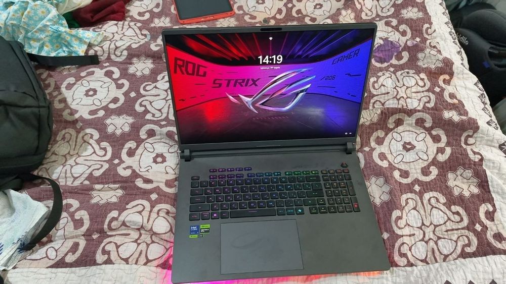 Asus Rog strix Holati ideal srochno sotiladi