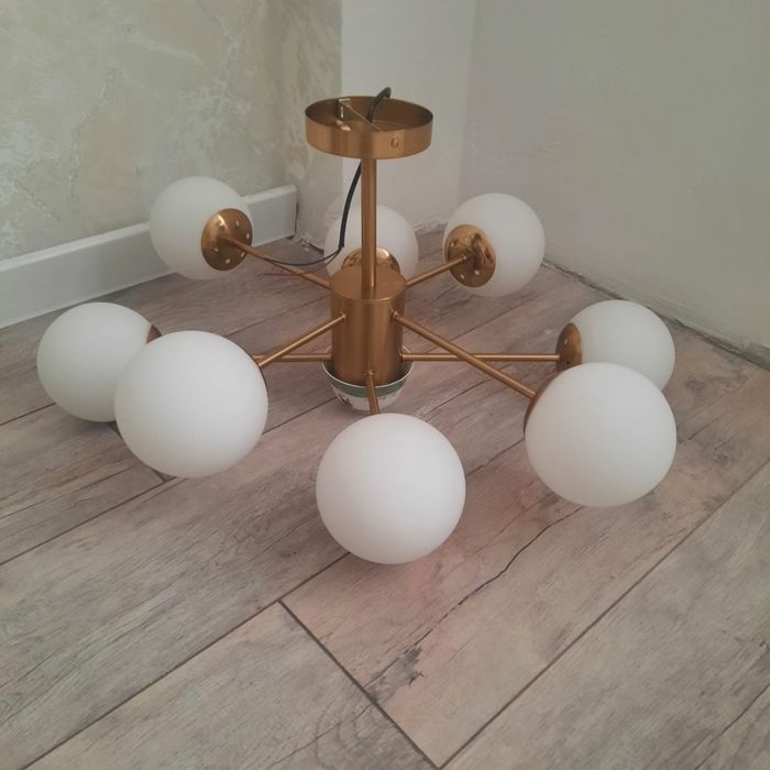 Продам Люстра в хорошем состаяний!