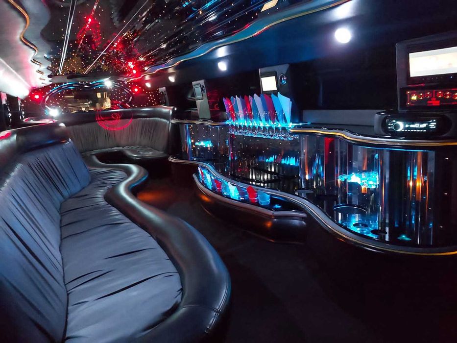 Лимузин Хамер 18 посадочных мест