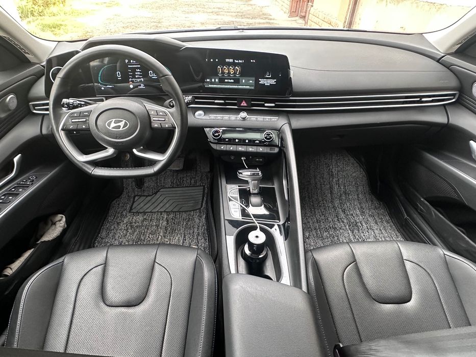 Hyundai Elantra 2023г