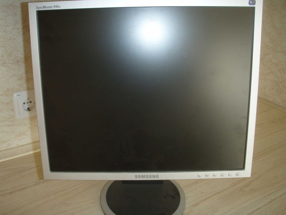 Монитор модел Самсунг