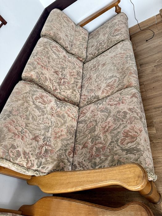 Vând pat lemn masiv , fotoliu si canapea