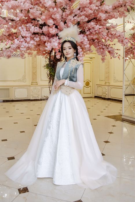 Платье на узату полный комплект