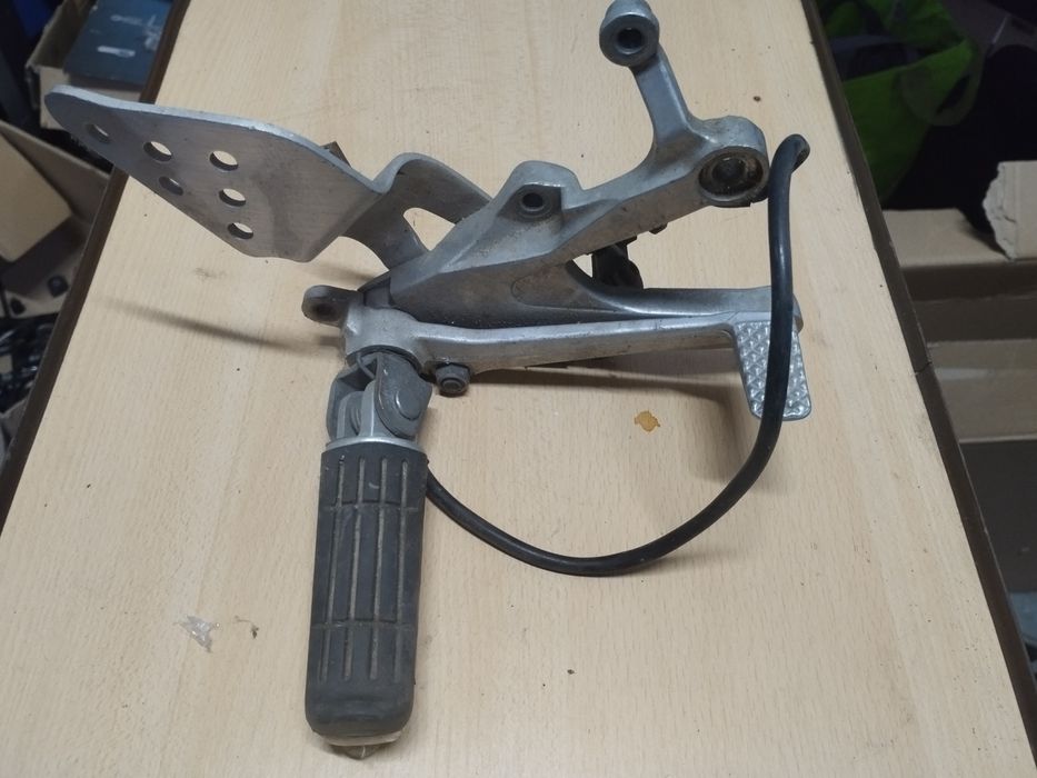 Scăriță dreapta completa Yamaha R6 model 1999-2002