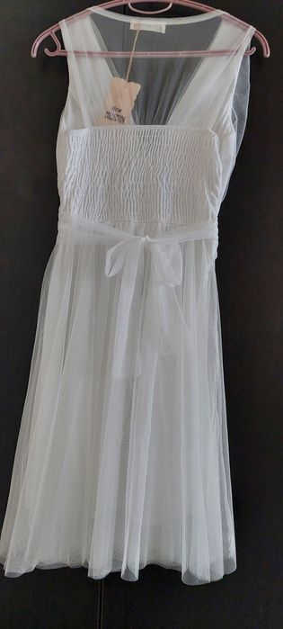 Бяла официална рокля от тюл