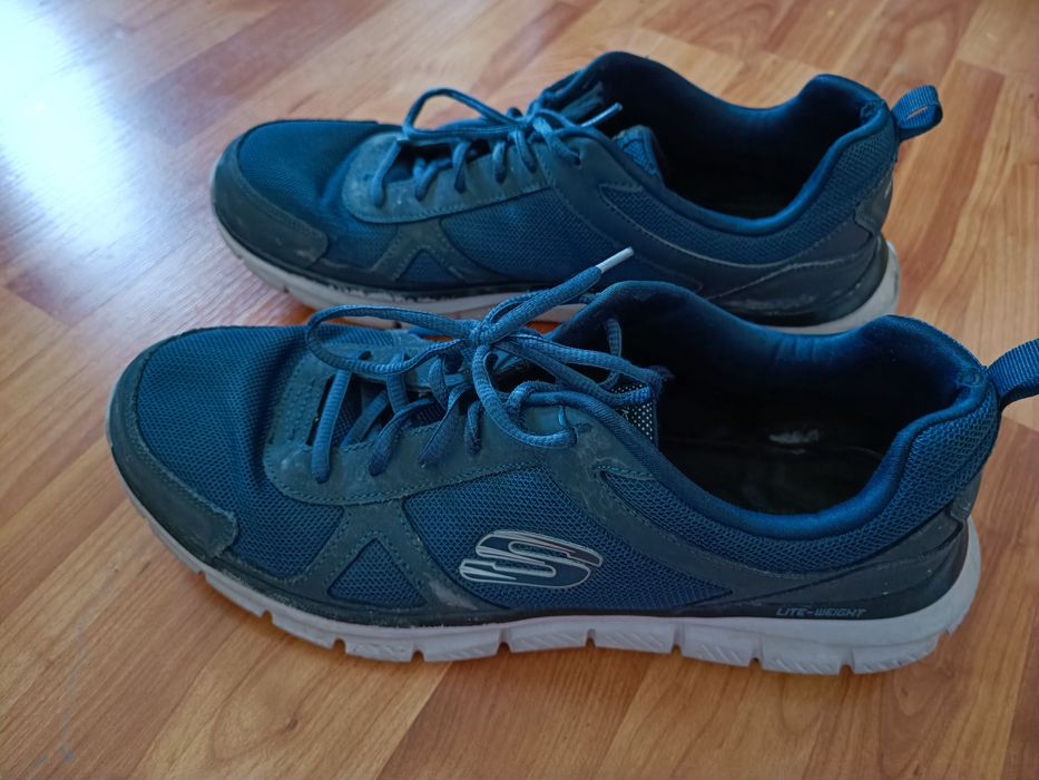 Adidași sketchers mărimea 48.5