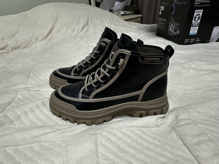 Продам демисеззонные ботинки р.39